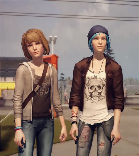 are chloe and max in life is strange 2|max and chloe kiss.